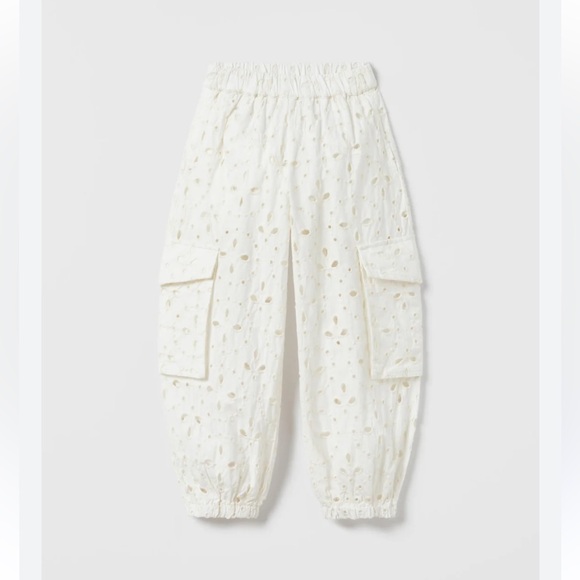 Zara Pants - Zara eyelet joggers bloggers favorite